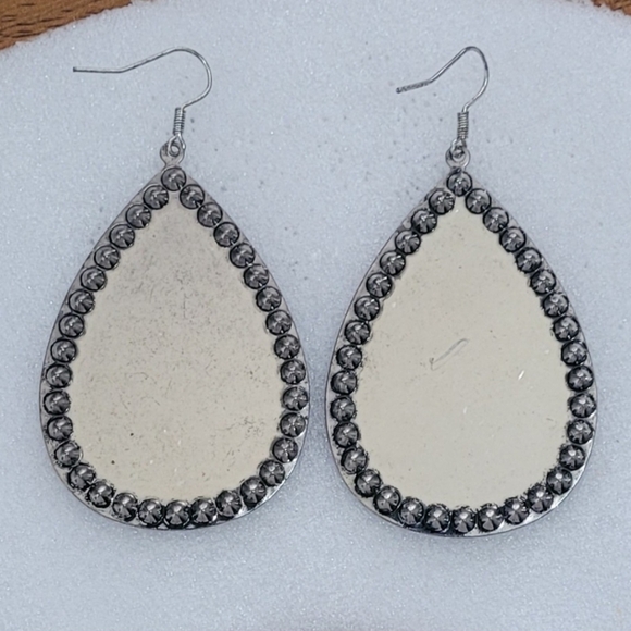 Sunflower Teardrop Earrings with Rhinestones New - Picture 4 of 4